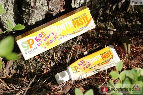 GreenPeach, Kids Strawberry Magic Toothpaste, 0.85 oz (24 g)