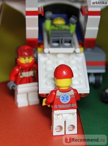 Lego Конструктор City 60116 Самолет скорой помощи фото