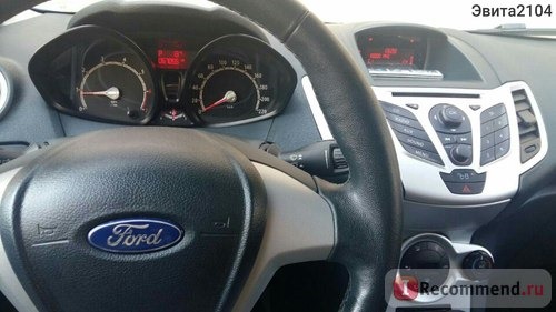 Ford Fiesta - 2011 фото