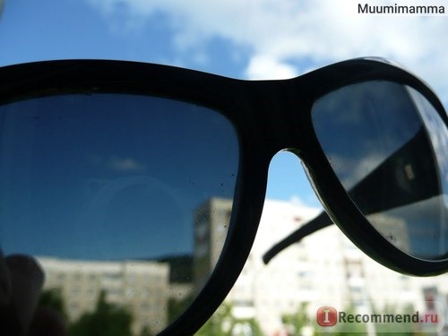 Солнцезащитные очки Polaroid.