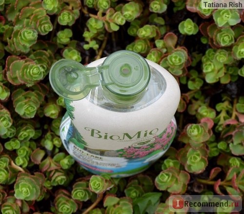 Экологичное средство для мытья посуды, овощей и фруктов BioMio Bio-Care c экстрактом хлопка, с эфирным маслом розового дерева фото