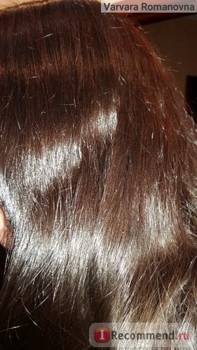 Волосы после шампуня (высушены естественным путем) искусственное освещение