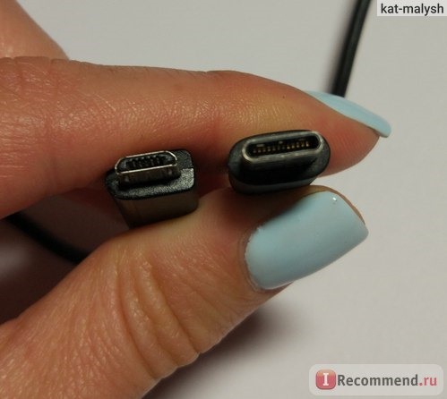слева micro USB, справа Type-C
