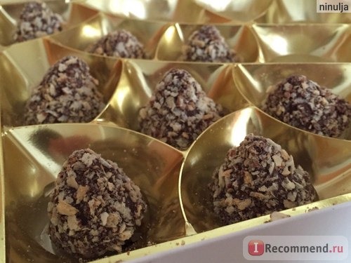 Шоколадные конфеты Россия Родные просторы с миндалем, покрытые шоколадной глазурью и хлопьями с какао фото