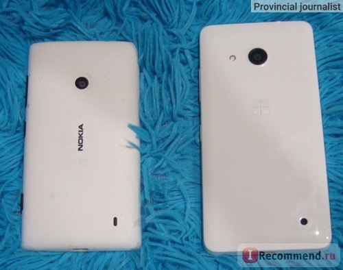 слева Lumia 520, справа - 550