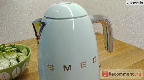 Дизайн чайника Smeg KLF01PGEU и качество корпуса.