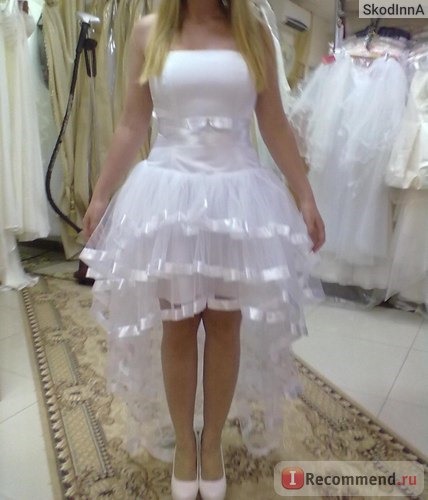 Первая примерка платья в магазине (снимали на телефон - очень хотела жениху показать, узнать нравится ему или нет)))
