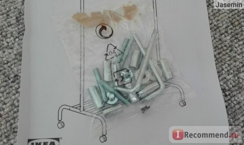 Винтики и болтики в комплекте к напольной вешалки Ikea «Ригга».
