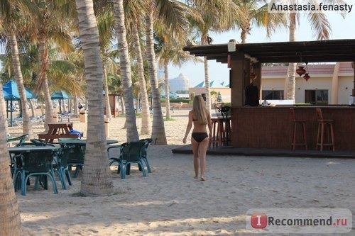 Я и пляж))) рядом справа бар