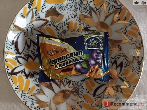 Конфеты Самарский кондитер Чернослив в шоколаде с ядром грецкого ореха (футляр) фото