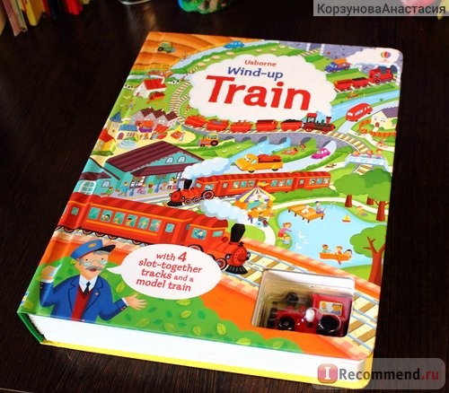 Wind-up train book with slot-together tracks. Fiona Watt фото
