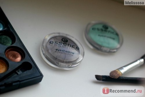 Тени Essence EYESHADOW фото