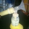 Молокоотсос Medela Base ручной поршневый фото