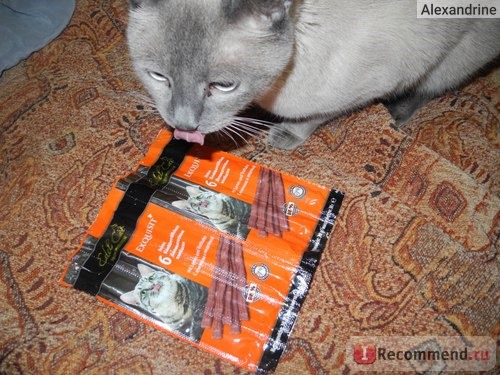 Лакомство EDEL CAT жевательные колбаски для кошек фото