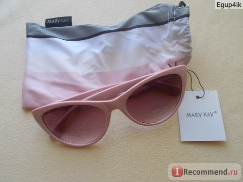 Солнцезащитные очки Mary Kay в мешочке - модель 10078141 фото