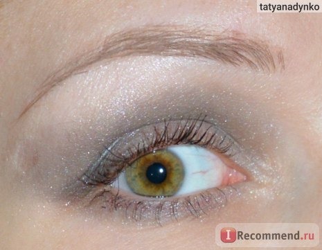 макияж глаз, сделанный со всеми оттенками палетки 