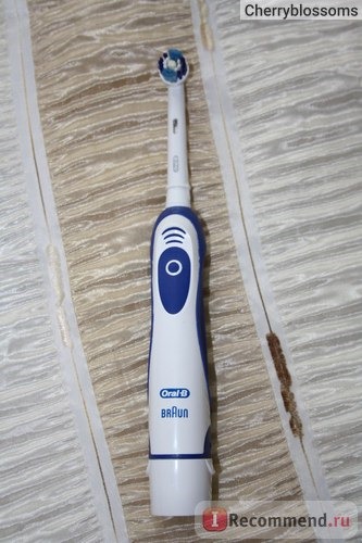 Зубная щетка Oral-B DB4 Precision Clean на батарейках фото