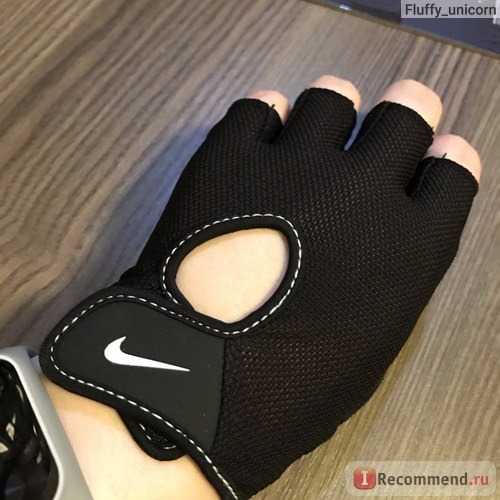 Перчатки Nike Для финтеса Wmn's Fundamental Training Gloves II фото