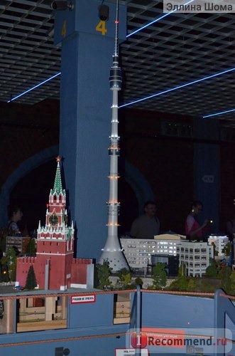 Спасская башня Московского Кремля и Останкинская телебашня