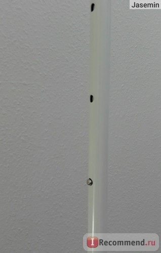 Регуляция высоты напольной вешалки Ikea «Ригга» .