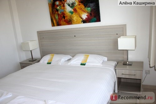 спальня в отеле Frixos Suites Hotel Apartments