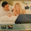 Двуспальный надувной матрас Intex флокированный 