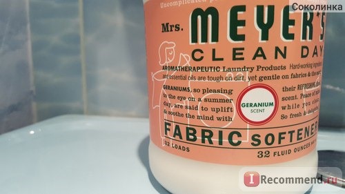 Кондиционер для белья Mrs. Meyers Clean Day Fabric Softener, Geranium Scent (946 ml) фото
