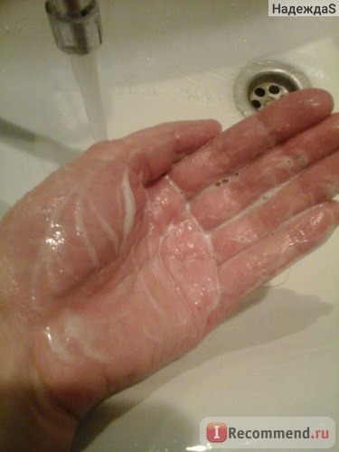 Жидкое мыло Johnson's baby Гель для мытья 3 в 1 с экстрактом ромашки фото
