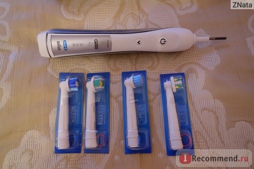 Рукоятка щетки Braun Oral-B Triumph 5000 и насадки (слева направо): Oral-В Precision Clean, Oral-B 3D WHITE, Oral-B Sensitive, Oral-B FlossAction