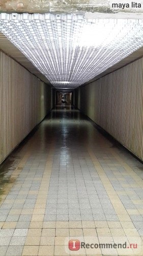Тоннель,в конце которого лифты до дома отдыха 