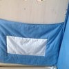 Подушка (достаточно тонкая, 2-3 мл шириной) у стенки кровати