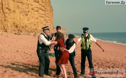 Убийство на пляже (Broadchurch) фото