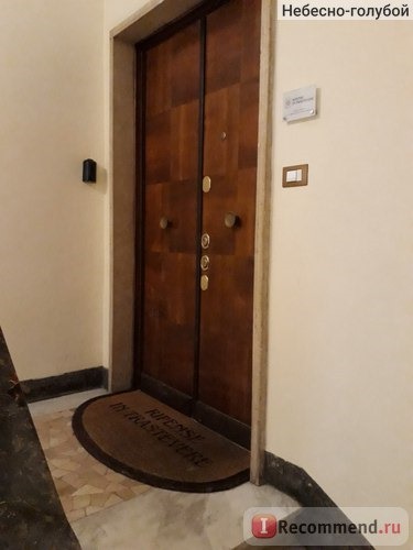 дверь в гостевой дом Ripense In Trastevere