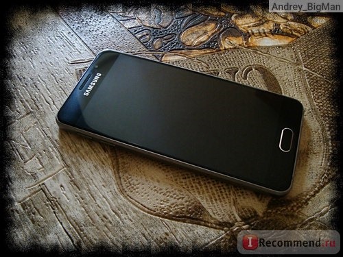 Мобильный телефон Samsung Galaxy A3 фото