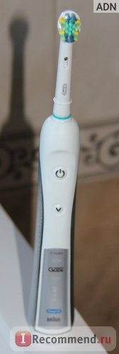 Электрическая зубная щетка Braun Oral-B Triumph 5000 фото