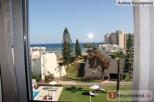 вид из окна отеля Frixos Suites Hotel Apartments