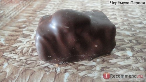 конфеты Самарский кондитер Абрикос в шоколаде с миндалем. 