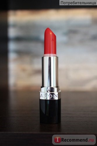 Помада - блеск для губ (кремовая) Avon Ultra color bold lipstick фото