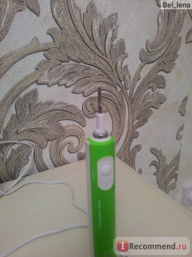 Электрическая зубная щетка Oral-B PRO 400 фото