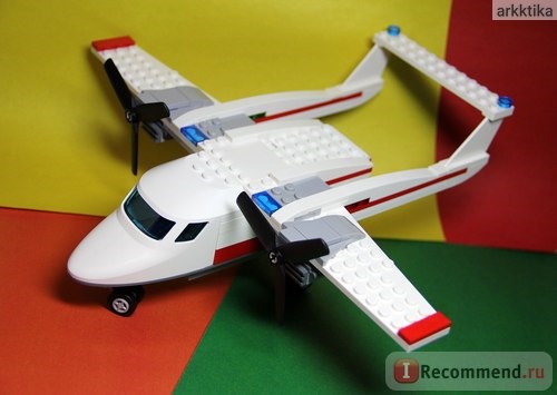 Lego Конструктор City 60116 Самолет скорой помощи фото