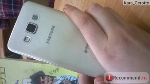 Мобильный телефон Samsung Galaxy A3 фото