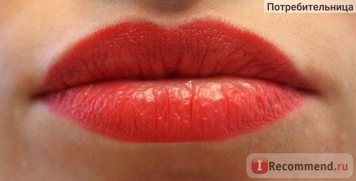 Помада - блеск для губ (кремовая) Avon Ultra color bold lipstick фото