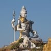 Выберети время и посмотрите Мурдешвар. большой комплекс. На фото статуя Шивы.