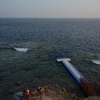 тут хорошо видно, где кораллы, а где глубина