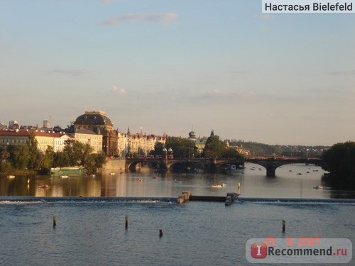 вдали слева -здание Национального театра