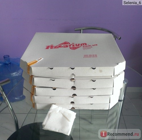 Заказ в Pizzarium: 4 больших пиццы + пятая в подарок