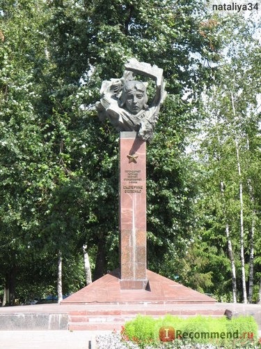 Памятник летчице Кате Зеленко (Курск, 1998г, Н.Криволапов)