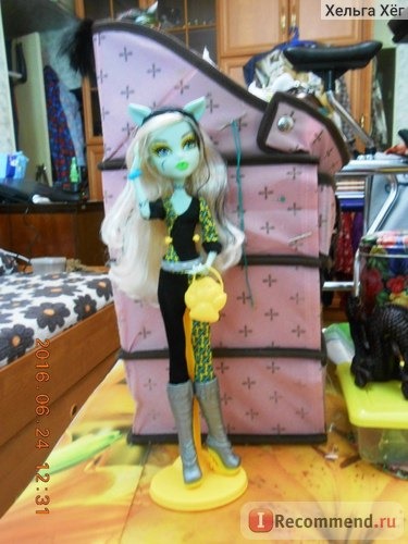 MONSTER HIGH Фрэнки Штейн как Клодин Вульф из серии Монстрические Мутации. В оригинале Frankie Stein as Clawdeen Wolf - Freaky Fusion. фото