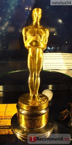 Вот так выглядит статуэтка Оскара. Фото сделано в Норвегии, награда за фильм Кон-Тики.