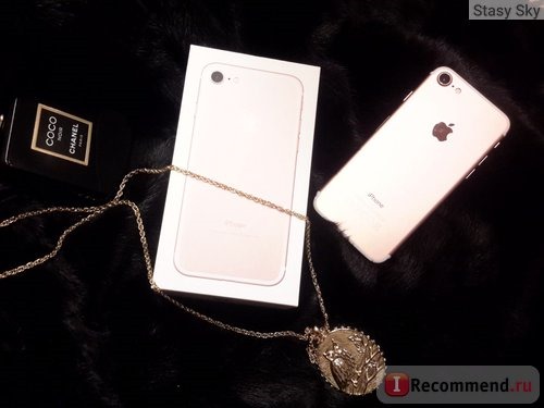 Мобильный телефон Apple iPhone 7 фото